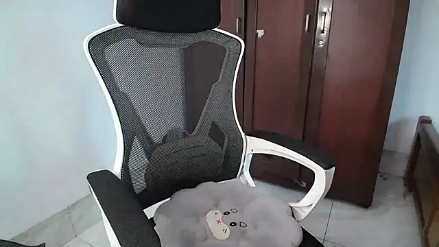 Snapshot of Lunobaby_204 chatting on 9, 11, 2025 Lunobaby 204 online show from 9, 11, 2025