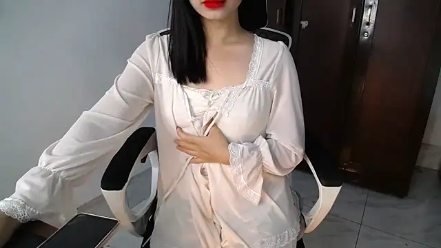 Snapshot of Lunobaby_204 chatting on 15, 11, 2025 Lunobaby 204 online show from 15, 11, 2025