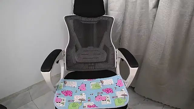 Snapshot of Lunobaby_204 chatting on 14, 12, 2025 Lunobaby 204 online show from 14, 12, 2025