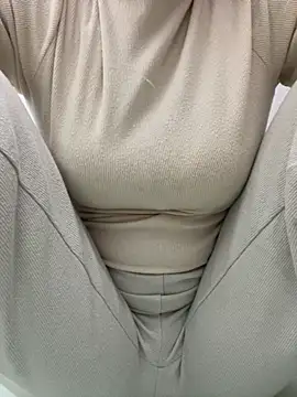 Snapshot of Milk_Mom99 chatting on 5, 11, 2025 Milk Mom99 online show from 5, 11, 2025