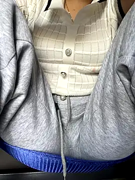 Snapshot of Milk_Mom99 chatting on 26, 11, 2025 Milk Mom99 online show from 26, 11, 2025