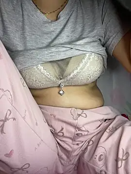 Snapshot of Milk_Mom99 chatting on 19, 12, 2025 Milk Mom99 online show from 19, 12, 2025