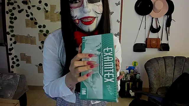 Fiore Sanz  online show from 18, 10, 2025