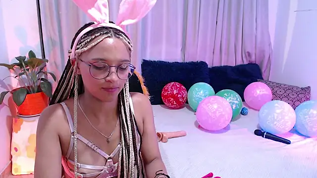 Snapshot of Zoe--khalL chatting on 17, 12, 2024 Zoe--khalL online show from 17, 12, 2024