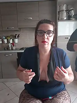 Snapshot of carolyne2023 chatting on 19, 11, 2025 carolyne2023 online show from 19, 11, 2025