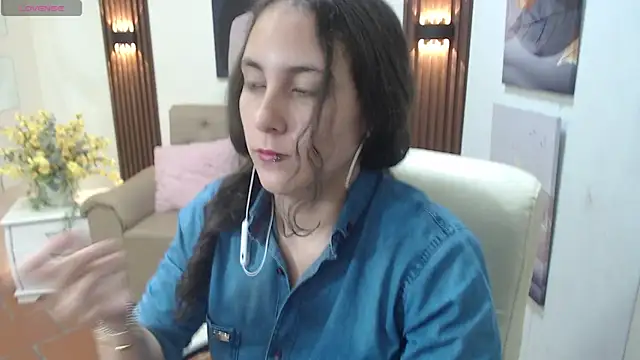 Snapshot of xlunna chatting on 22, 10, 2025 xlunna online show from 22, 10, 2025