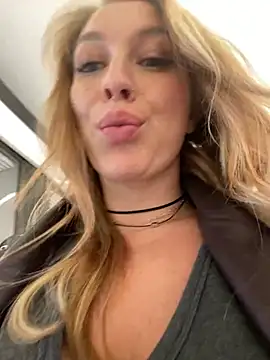 Snapshot of Sweet___Emily chatting on 15, 12, 2024 Sweet   Emily online show from 15, 12, 2024