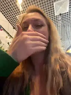 Snapshot of Sweet___Emily chatting on 20, 12, 2024 Sweet   Emily online show from 20, 12, 2024