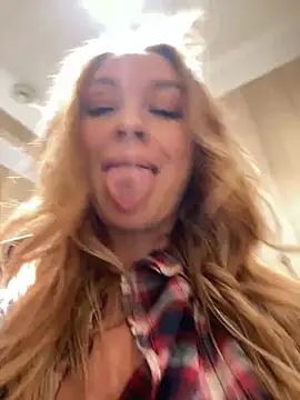 Snapshot of Sweet___Emily chatting on 25, 12, 2024 Sweet   Emily online show from 25, 12, 2024