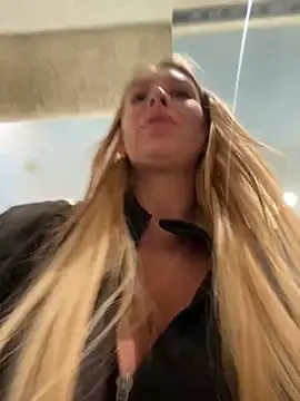 Snapshot of Sweet___Emily chatting on 10, 3, 2025 Sweet   Emily online show from 10, 3, 2025