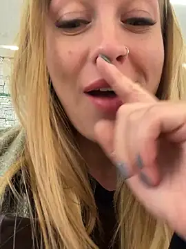 Snapshot of Sweet___Emily chatting on 12, 3, 2025 Sweet   Emily online show from 12, 3, 2025