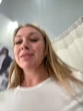 Snapshot of Sweet___Emily chatting on 19, 3, 2025 Sweet   Emily online show from 19, 3, 2025