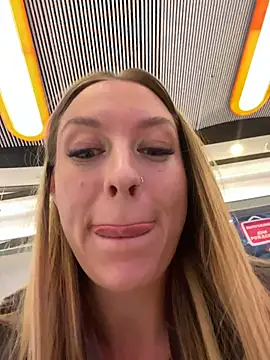 Snapshot of Sweet___Emily chatting on 19, 11, 2025 Sweet Emily online show from 19, 11, 2025