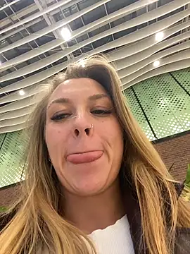 Snapshot of Sweet___Emily chatting on 18, 12, 2025 Sweet Emily online show from 18, 12, 2025