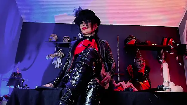 Snapshot of MorganaCrowley chatting on 28, 10, 2025 MorganaCrowley online show from 28, 10, 2025