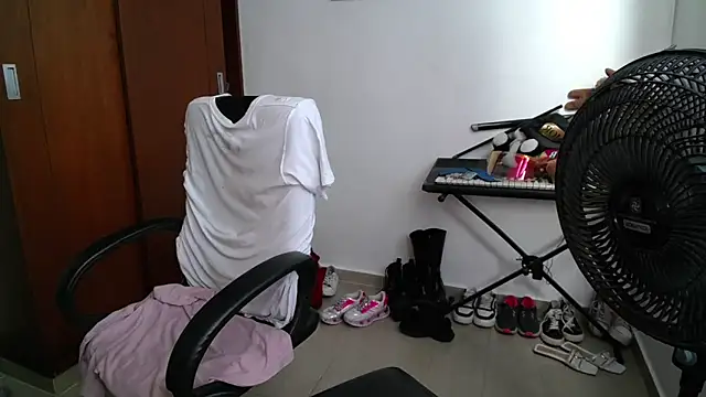 Snapshot of venelope1 chatting on 27, 11, 2025 venelope1 online show from 27, 11, 2025