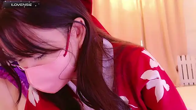 Snapshot of maii- chatting on 4, 3, 2025 maii- online show from 4, 3, 2025