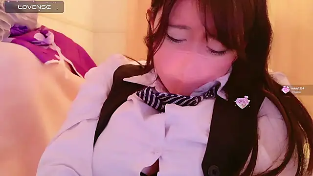 Snapshot of maii- chatting on 5, 3, 2025 maii- online show from 5, 3, 2025