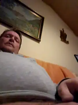 Snapshot of everyoneneeds chatting on 30, 12, 2024 everyoneneeds online show from 30, 12, 2024