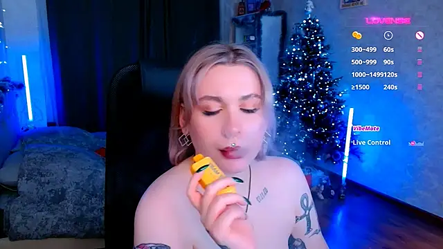 Snapshot of Blueberry-baby chatting on 4, 1, 2025 Blueberry-baby online show from 4, 1, 2025