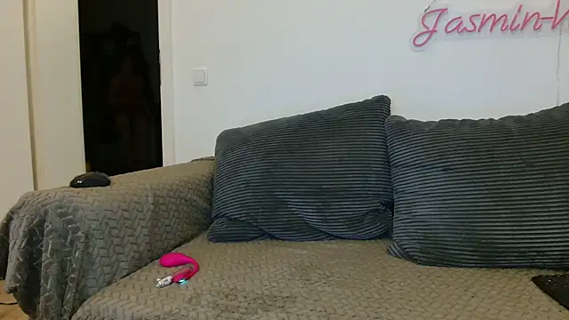Snapshot of Jasmin-White chatting on 16, 7, 2026 Jasmin-White online show from 16, 7, 2026