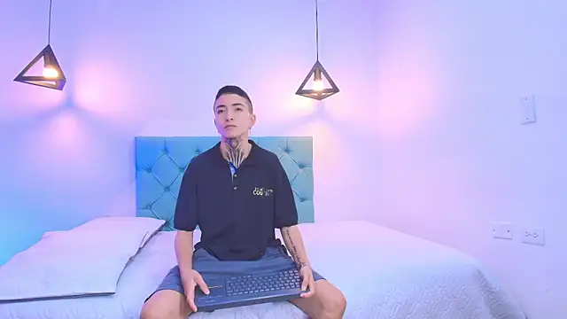 Snapshot of Tinny_and_Candy chatting on 18, 2, 2025 Tinny and Candy online show from 18, 2, 2025