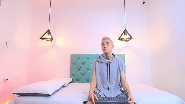 Snapshot of Tinny_and_Candy chatting on 20, 2, 2025 Tinny and Candy online show from 20, 2, 2025