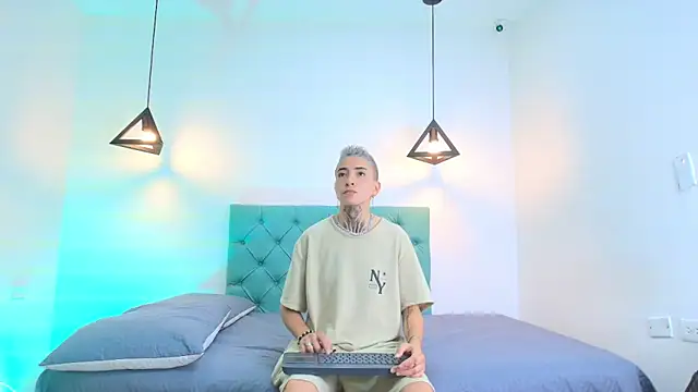 Snapshot of Tinny_and_Candy chatting on 28, 2, 2025 Tinny and Candy online show from 28, 2, 2025