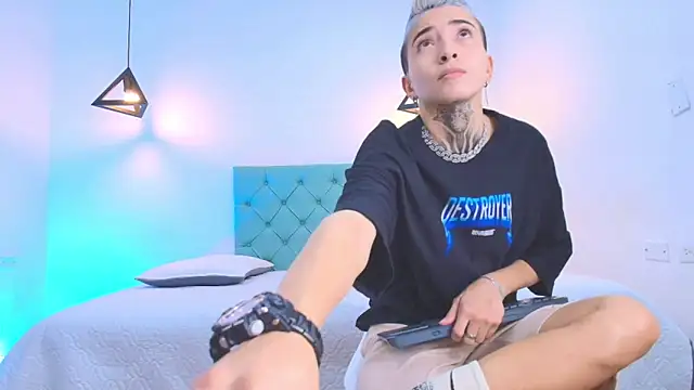 Snapshot of Tinny_and_Candy chatting on 7, 3, 2025 Tinny and Candy online show from 7, 3, 2025