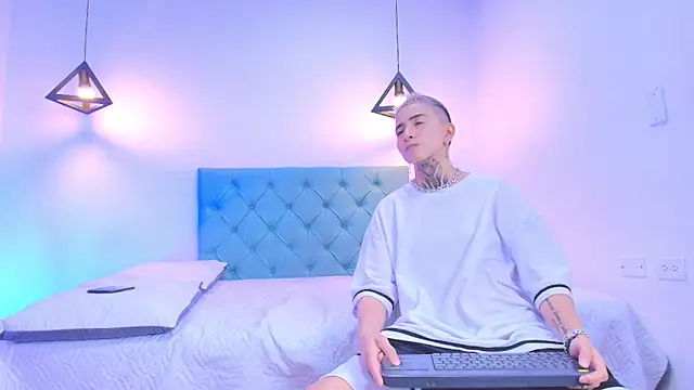 Snapshot of Tinny_and_Candy chatting on 9, 3, 2025 Tinny and Candy online show from 9, 3, 2025