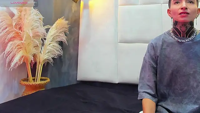 Snapshot of Tinny_and_Candy chatting on 18, 10, 2025 Tinny and Candy online show from 18, 10, 2025