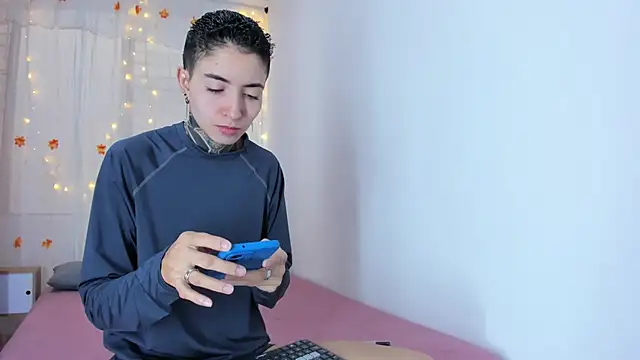 Snapshot of Tinny_and_Candy chatting on 6, 11, 2025 Tinny and Candy online show from 6, 11, 2025