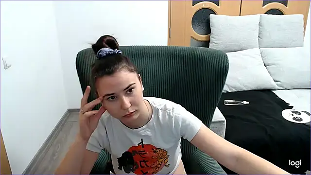 Snapshot of VioletaFlower7 chatting on 24, 11, 2025 VioletaFlower7 online show from 24, 11, 2025