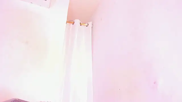 MiaKirshner online show from 18, 12, 2025