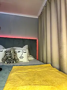 HugeMassiveBooty online show from 3, 10, 2025