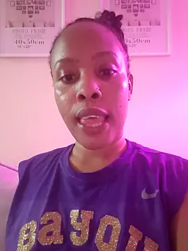 Snapshot of R-thequeen chatting on 15, 5, 2026 R-thequeen online show from 15, 5, 2026