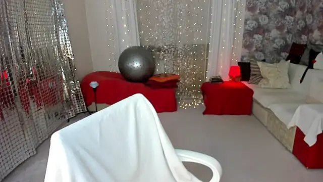 Snapshot of KarinaSweeety chatting on 7, 10, 2025 KarinaSweeety online show from 7, 10, 2025