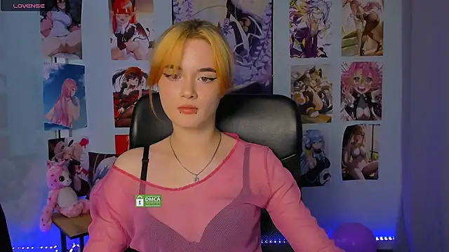 Snapshot of liana_kisses chatting on 5, 2, 2025 liana kisses online show from 5, 2, 2025