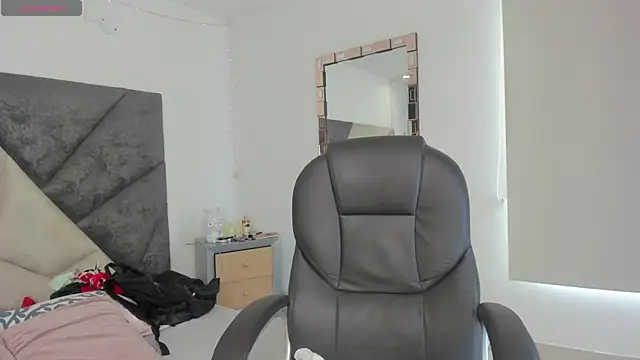 Snapshot of BarbaraKnox_ chatting on 9, 6, 2026 BarbaraKnox online show from 9, 6, 2026