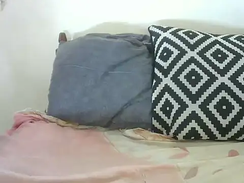 Snapshot of Pretty-emmie chatting on 25, 12, 2024 Pretty-emmie online show from 25, 12, 2024