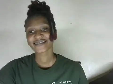 Snapshot of Pretty-emmie chatting on 8, 2, 2025 Pretty-emmie online show from 8, 2, 2025