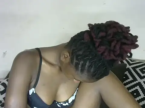 Snapshot of Pretty-emmie chatting on 19, 2, 2025 Pretty-emmie online show from 19, 2, 2025