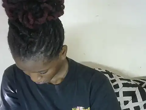 Snapshot of Pretty-emmie chatting on 21, 2, 2025 Pretty-emmie online show from 21, 2, 2025