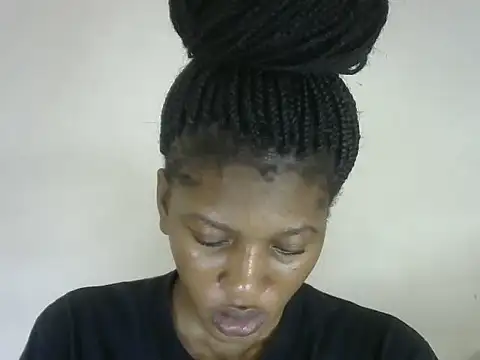 Snapshot of Pretty-emmie chatting on 4, 10, 2025 Pretty-emmie online show from 4, 10, 2025