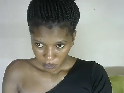 Snapshot of Pretty-emmie chatting on 7, 10, 2025 Pretty-emmie online show from 7, 10, 2025