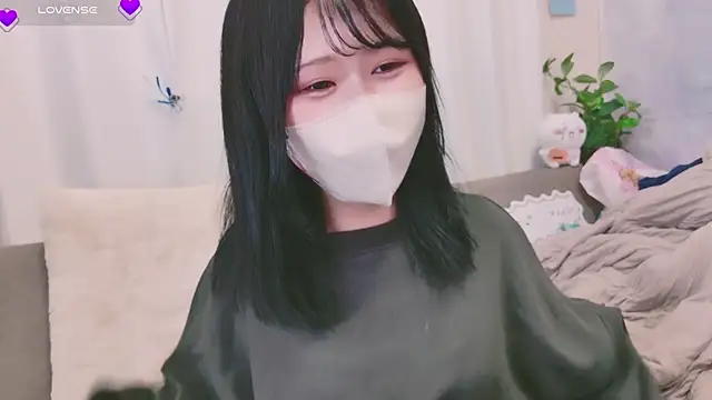 Snapshot of Conatsu chatting on 4, 12, 2024 Conatsu online show from 4, 12, 2024