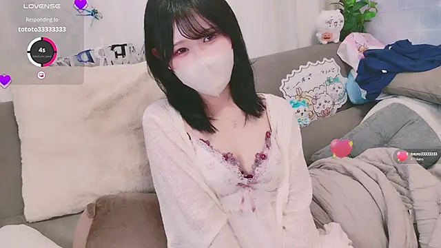 Snapshot of Conatsu chatting on 5, 12, 2024 Conatsu online show from 5, 12, 2024
