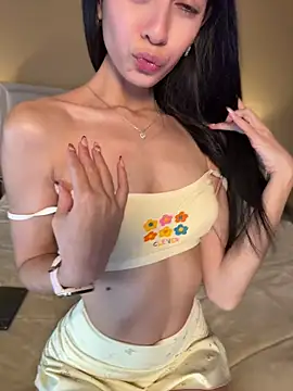 Snapshot of Valentcouple chatting on 5, 5, 2026 Valentcouple online show from 5, 5, 2026