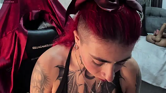 selene red  online show from 9, 3, 2025