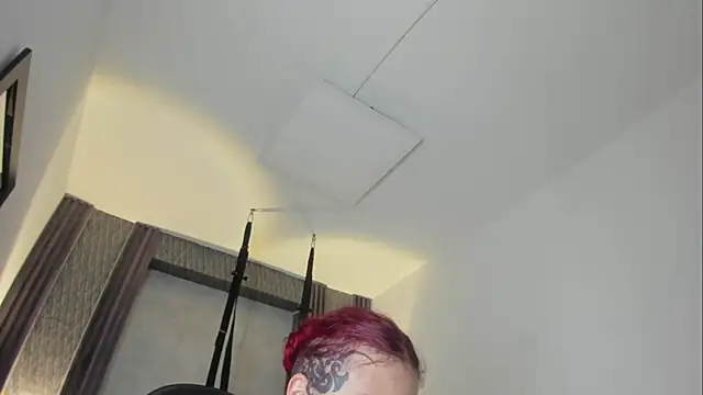 selene red  online show from 15, 12, 2025